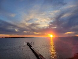 Straits Serenity 3 Bedroom Home by RedAwning