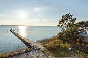 Straits Serenity 3 Bedroom Home by RedAwning