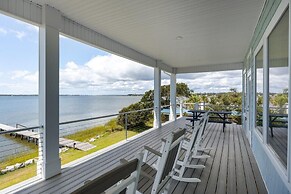 Straits Serenity 3 Bedroom Home by RedAwning