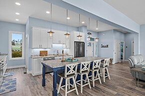 Straits Serenity 3 Bedroom Home by RedAwning