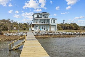 Straits Serenity 3 Bedroom Home by RedAwning