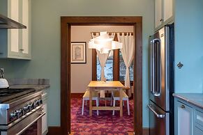 Historic Roe Parker 1 Bedroom Home by RedAwning