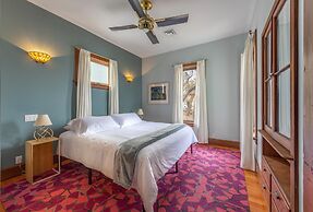 Historic Roe Parker 1 Bedroom Home by RedAwning