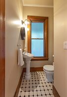 Historic Roe Parker 1 Bedroom Home by RedAwning