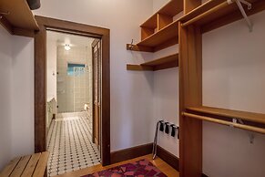 Historic Roe Parker 1 Bedroom Home by RedAwning