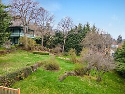 Historic Roe Parker 1 Bedroom Home by RedAwning