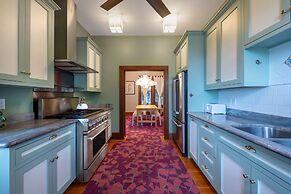 Historic Roe Parker 1 Bedroom Home by RedAwning