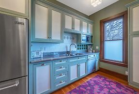 Historic Roe Parker 1 Bedroom Home by RedAwning