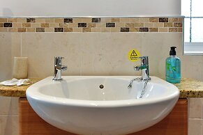 Just Stay Wales - Highmead House