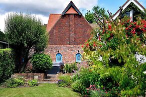 Just Stay Wales - Highmead House