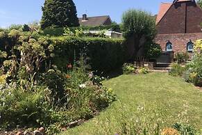 Just Stay Wales - Highmead House