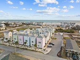 Sea Escape 3 Bedroom Townhouse by RedAwning