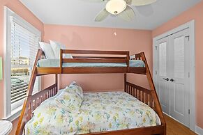 Sea Escape 3 Bedroom Townhouse by RedAwning