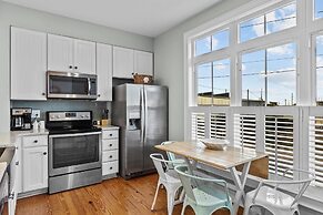 Sea Escape 3 Bedroom Townhouse by RedAwning