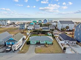 Salt Life 3 Bedroom Home by RedAwning