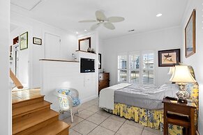 Salt Life 3 Bedroom Home by RedAwning