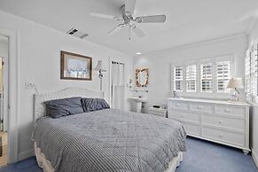 Salt Life 3 Bedroom Home by RedAwning