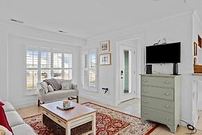 Salt Life 3 Bedroom Home by RedAwning