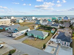 Salt Life 3 Bedroom Home by RedAwning