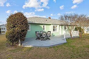 Salt Life 3 Bedroom Home by RedAwning