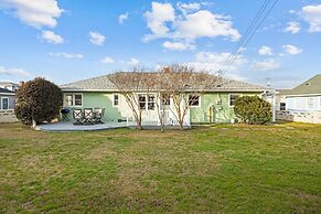 Salt Life 3 Bedroom Home by RedAwning