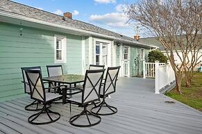 Salt Life 3 Bedroom Home by RedAwning