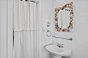 Salt Life 3 Bedroom Home by RedAwning