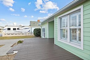 Salt Life 3 Bedroom Home by RedAwning