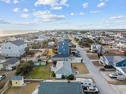 Salt Life 3 Bedroom Home by RedAwning