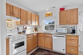 Salt Life 3 Bedroom Home by RedAwning