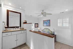 Salt Life 3 Bedroom Home by RedAwning