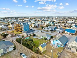 Salt Life 3 Bedroom Home by RedAwning