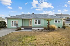 Salt Life 3 Bedroom Home by RedAwning