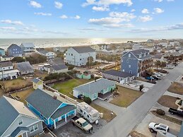 Salt Life 3 Bedroom Home by RedAwning