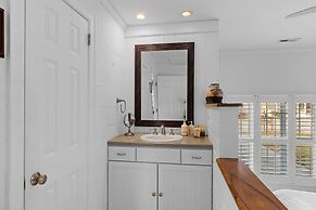 Salt Life 3 Bedroom Home by RedAwning