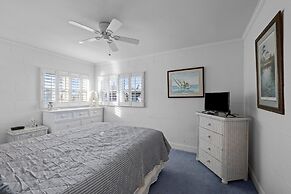 Salt Life 3 Bedroom Home by RedAwning