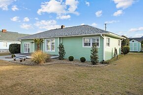 Salt Life 3 Bedroom Home by RedAwning