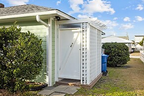 Salt Life 3 Bedroom Home by RedAwning