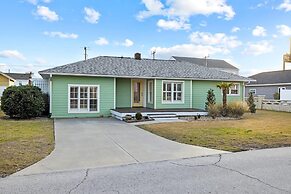 Salt Life 3 Bedroom Home by RedAwning