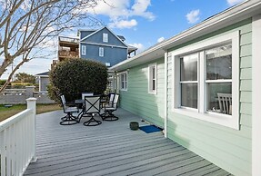 Salt Life 3 Bedroom Home by RedAwning