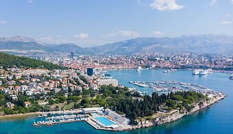 Beachfront Apartment Drazen, With Patio & Parking