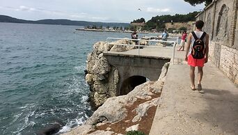 Beachfront Apartment Drazen, With Patio & Parking