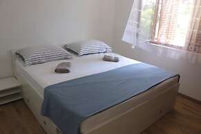 Beachfront Apartment Drazen, With Patio & Parking