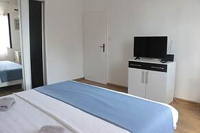 Beachfront Apartment Drazen, With Patio & Parking