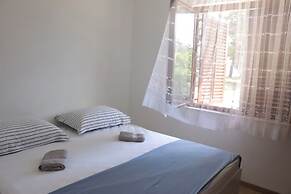 Beachfront Apartment Drazen, With Patio & Parking