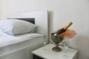 Beachfront Apartment Drazen, With Patio & Parking