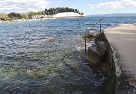 Beachfront Apartment Drazen, With Patio & Parking