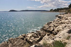 Beachfront Apartment Drazen, With Patio & Parking