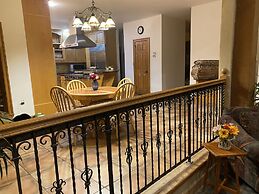 Chestnuthill Countryside Manor