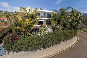 Pool, Garden and sea View - Villa Hibiscus